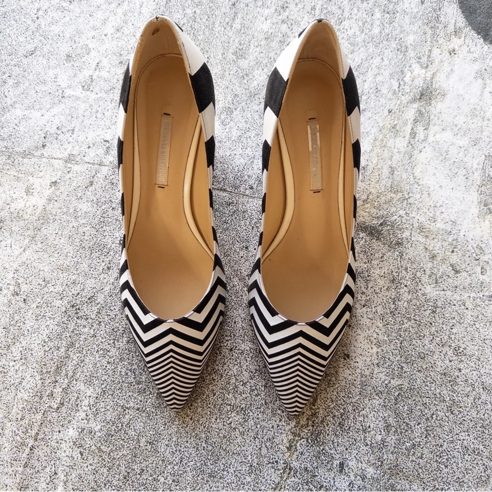 Nicholas Kirkwood Black and White Chevron‎ Suede and Leather Kitten Heel Pumps